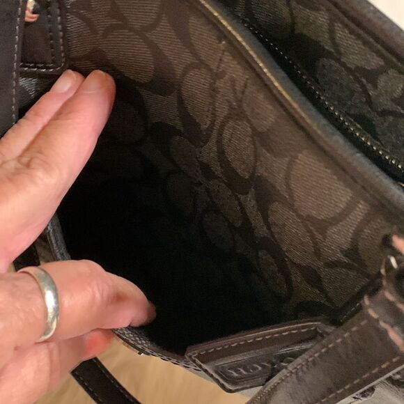 FINAL REDUCTION Coach Signature logo shoulder bag in like new condition - Picture 10 of 14